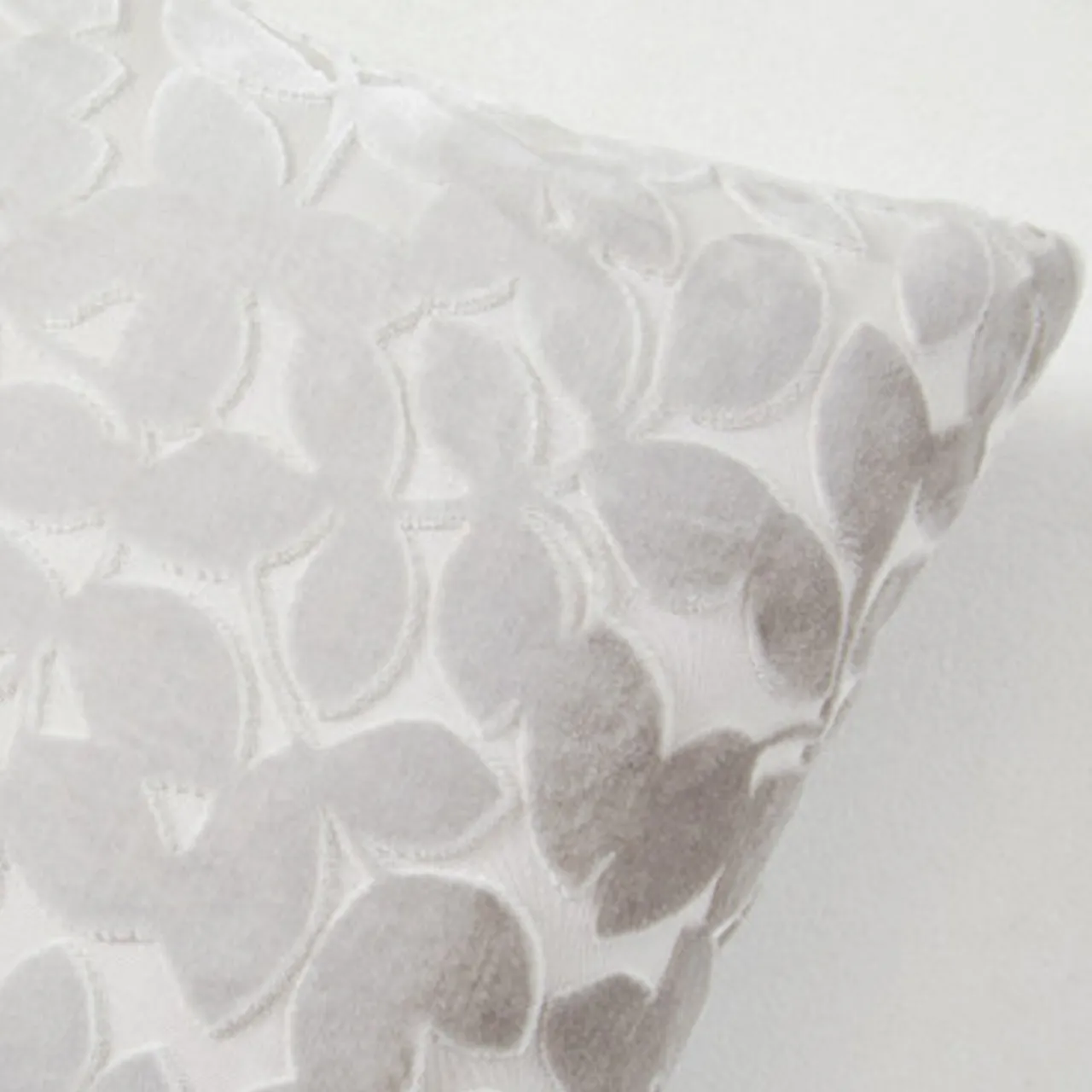 Z Gallerie Botanical Pillow 20" - Silver> Textile Sale | Patterned Pillows