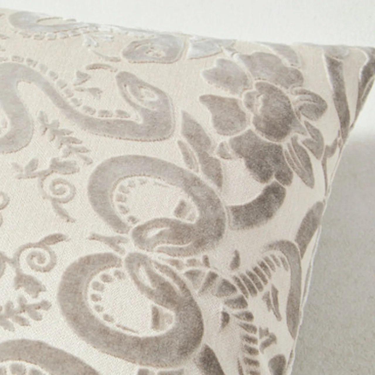 Z Gallerie Giardino Pillow 22" - Blush> Textile Sale | Solid Pillows