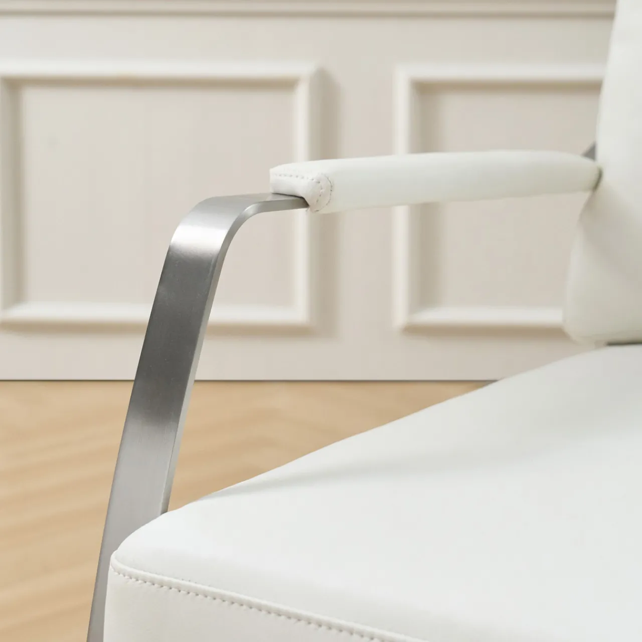 Z Gallerie Giuseppe Modern Genuine Leather Armchair> Accent Chairs