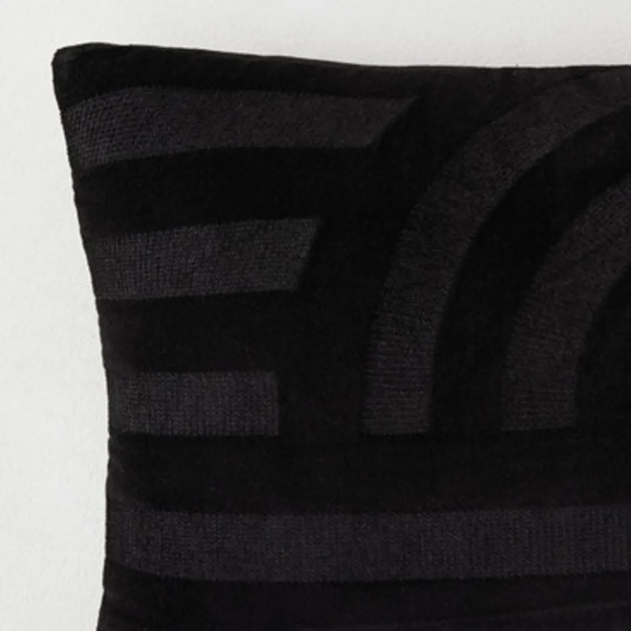 Z Gallerie Linus Lumbar Pillow - Black> Textile Sale | Pillows