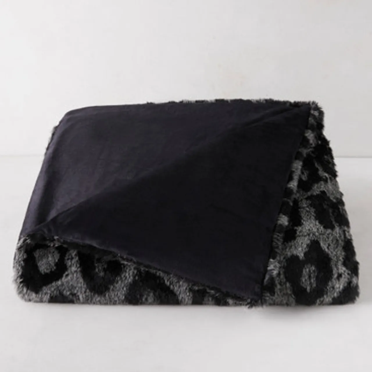 Z Gallerie Mila Oversized Throw - Grey> Patterned Throws | Textile Sale