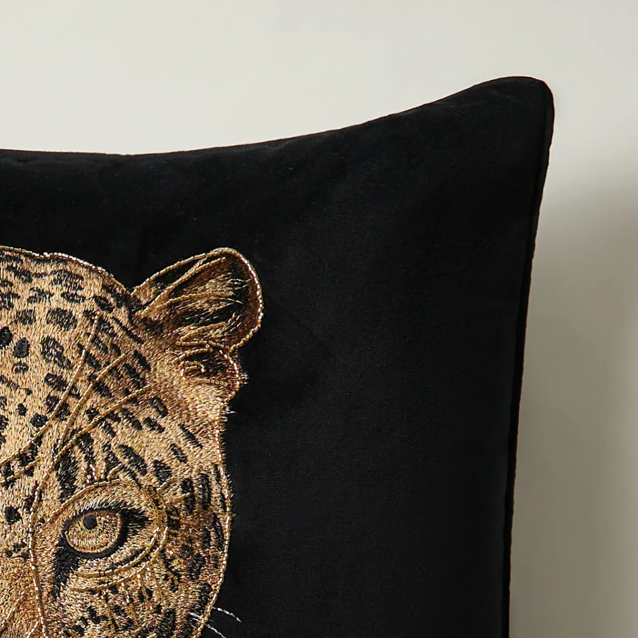 Z Gallerie Namir Pillow 22"> Textile Sale | New Pillows