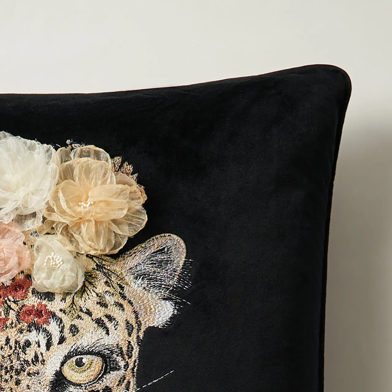 Z Gallerie Namir Queen Pillow 22"> Textile Sale | New Pillows