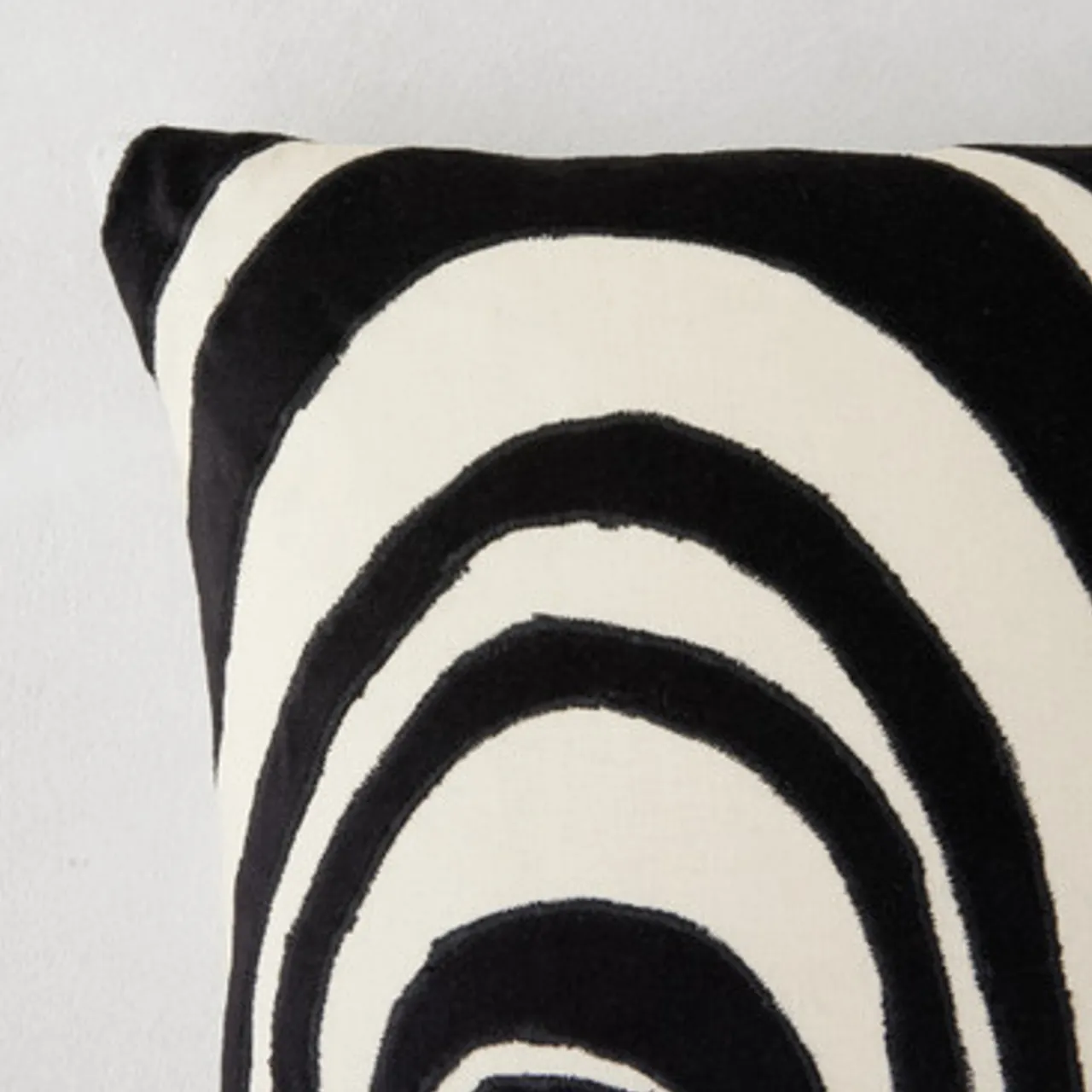 Z Gallerie Nemy Lumbar Pillow - Black/White> Textile Sale | New Pillows