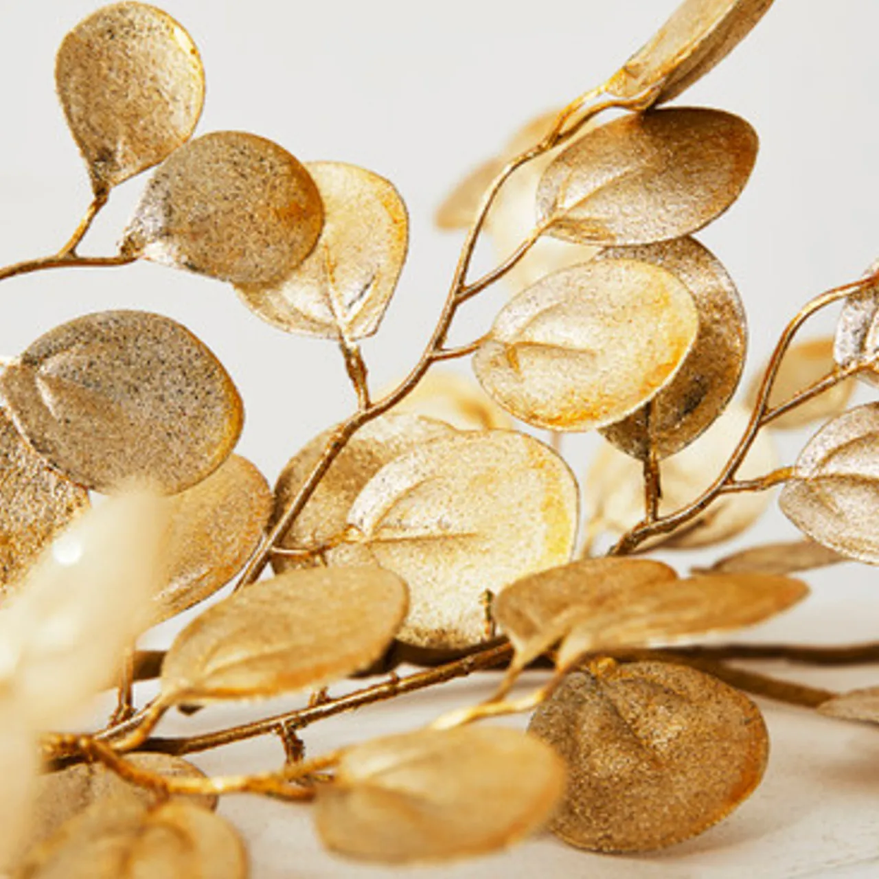 Z Gallerie Shimmer Eucalyptus Garland> Floral | Pre-lit Trees & Garland