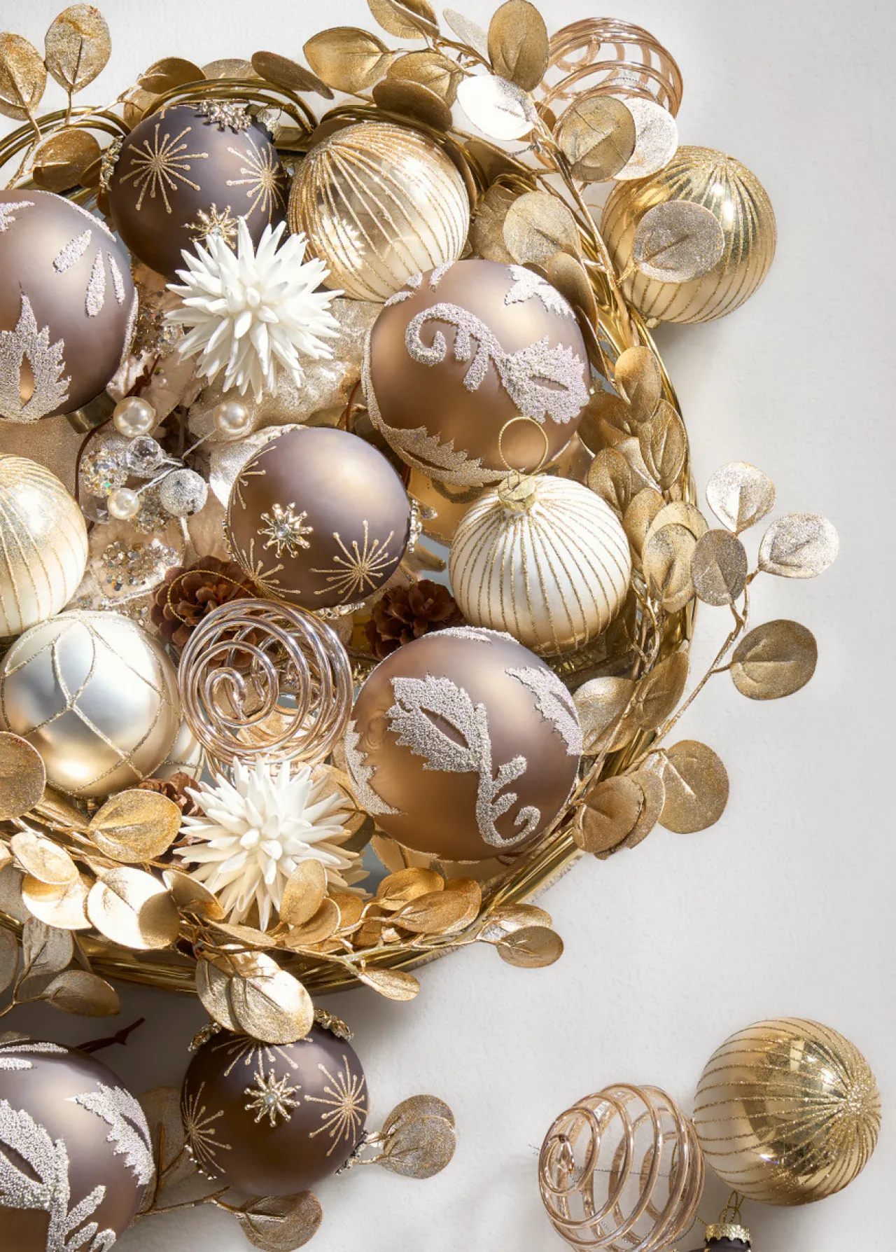 Z Gallerie Shimmer Eucalyptus Garland> Floral | Pre-lit Trees & Garland
