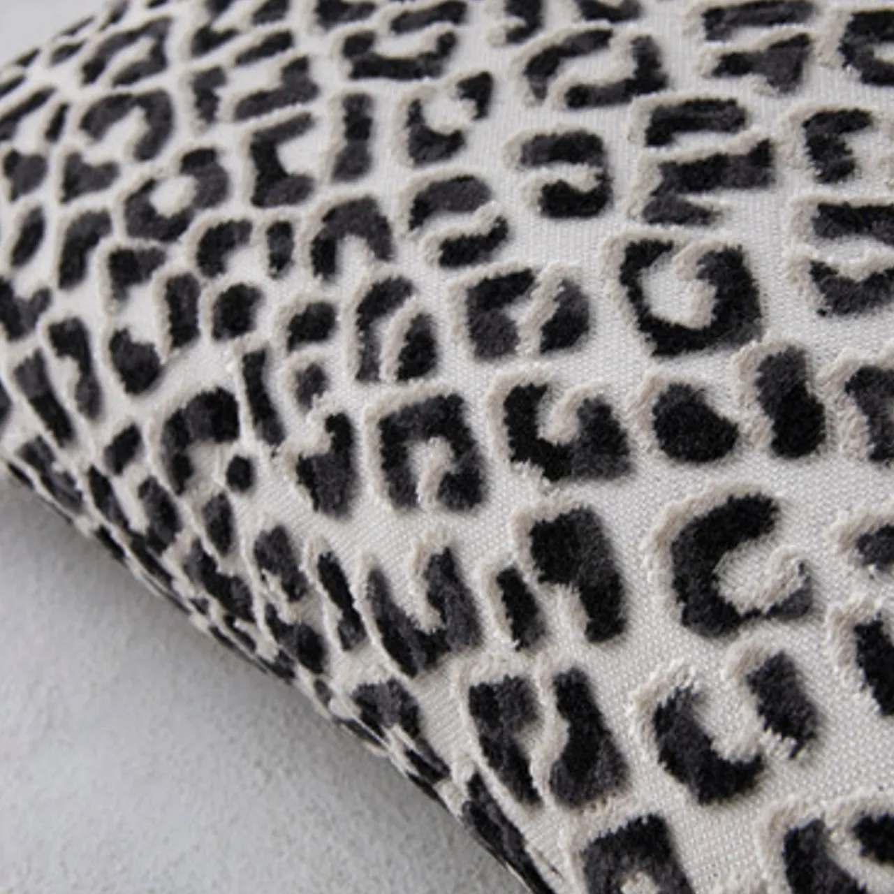 Z Gallerie Tess Pillow 22" - Black> Textile Sale | Patterned Pillows